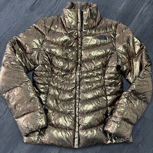 The North Face 550 Women’s Small Gold Puffer Winter Jacket Metallic Black Puff